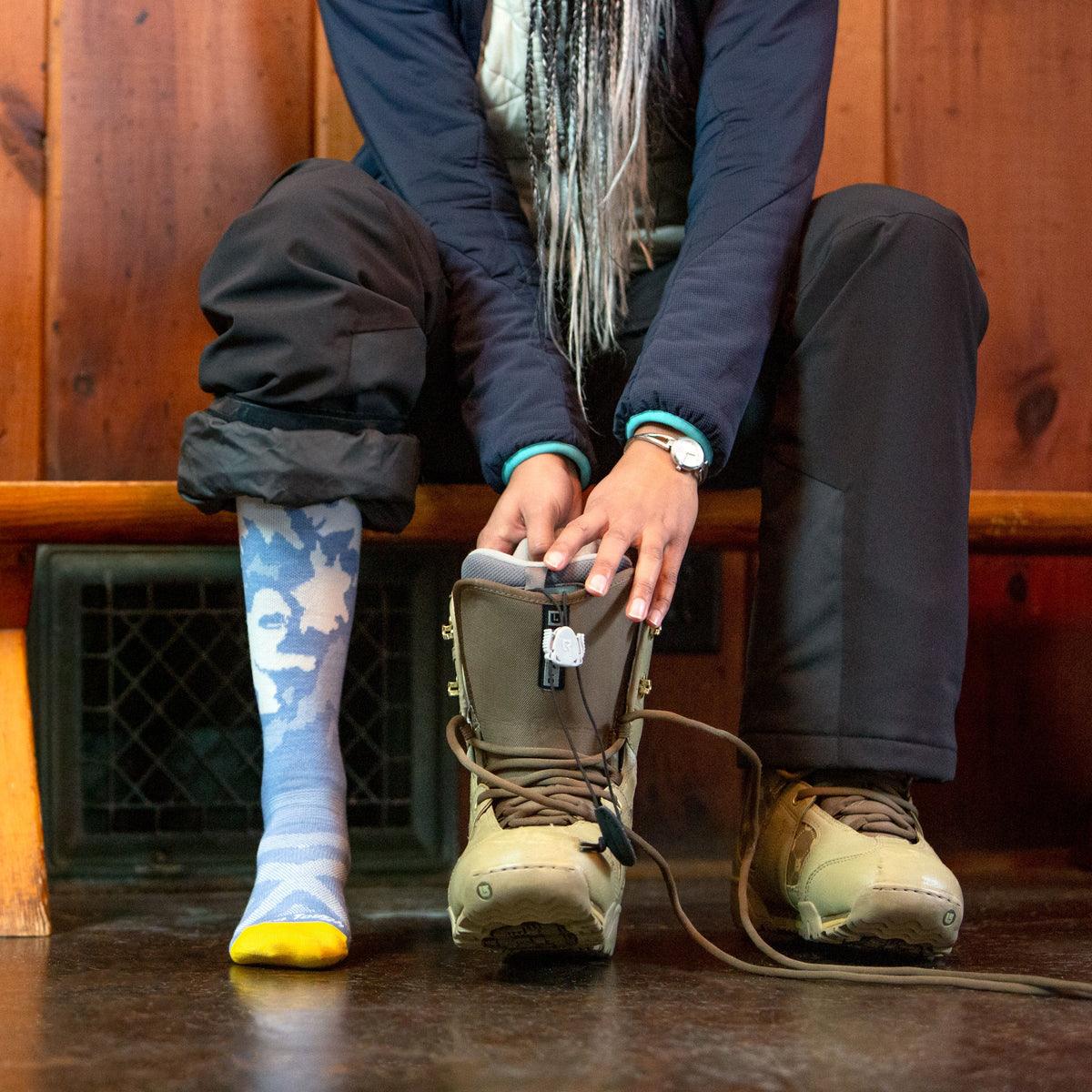 Darn Tough Women's Yeti Over-the-Calf Lightweight Ski & Snowboard Sock 2026