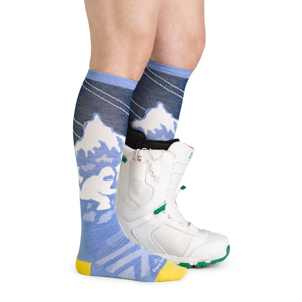Darn Tough Women's Yeti Over-the-Calf Lightweight Ski & Snowboard Sock 2026