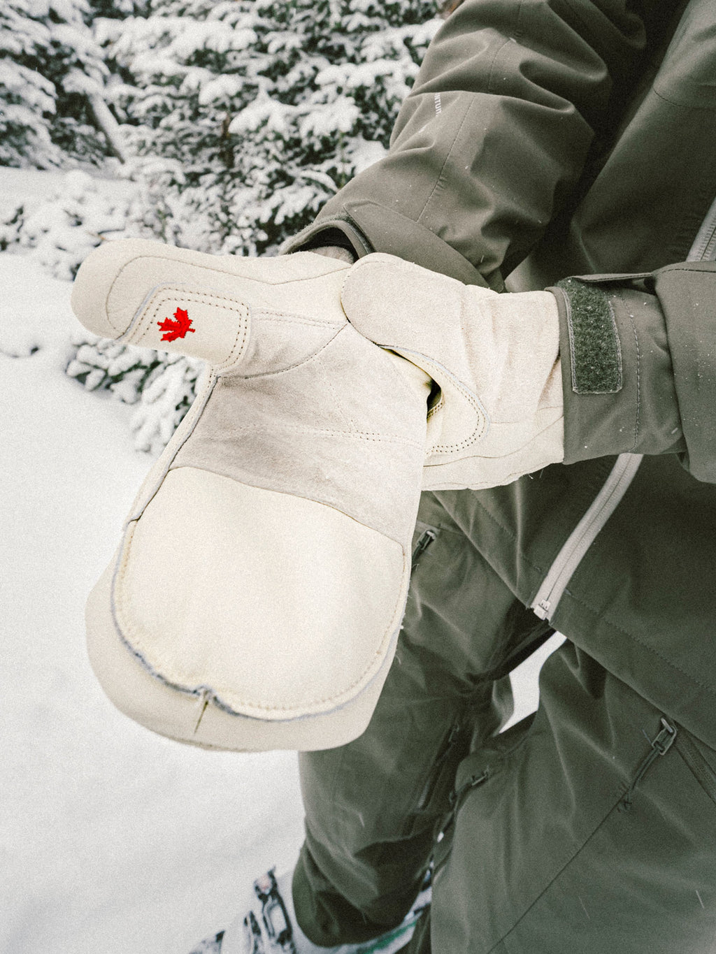 Auclair Outseam Womens Mittens 2026