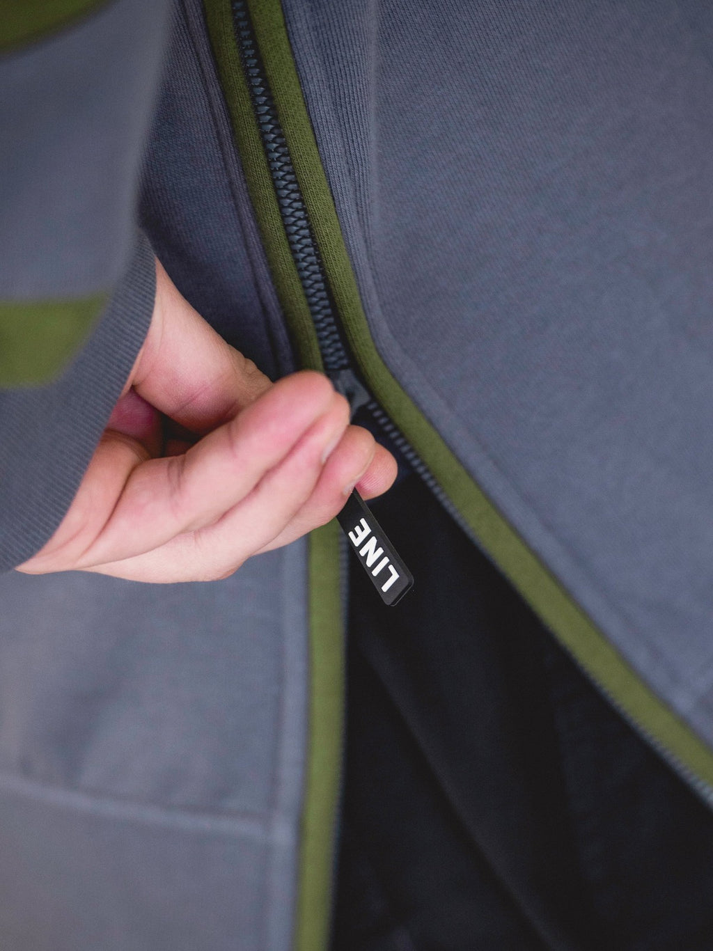 Line Tech Hoodie - Grey/Olive 2027